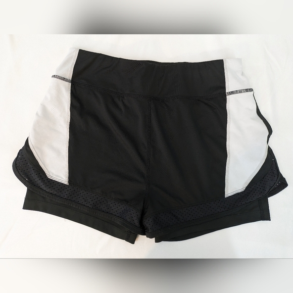 Esmeralda Shorts - Picture 7 of 10